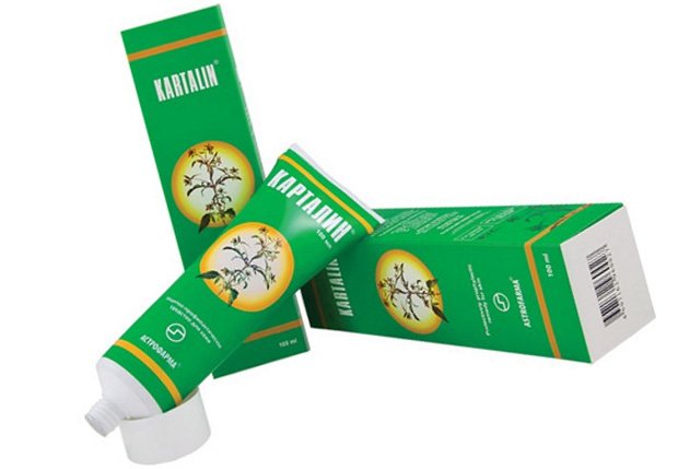 Две упаковки и тюбик препарата Картолиновая мазь (Карталин)
