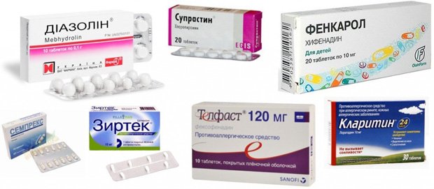 На столе стоит семь различных препаратов для лечения псориаза